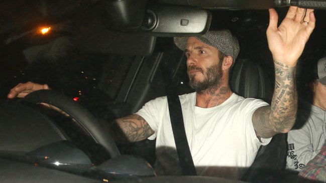Beckham puede ser llevado a juicio tras ser captado hablando por teléfono mientras conducía