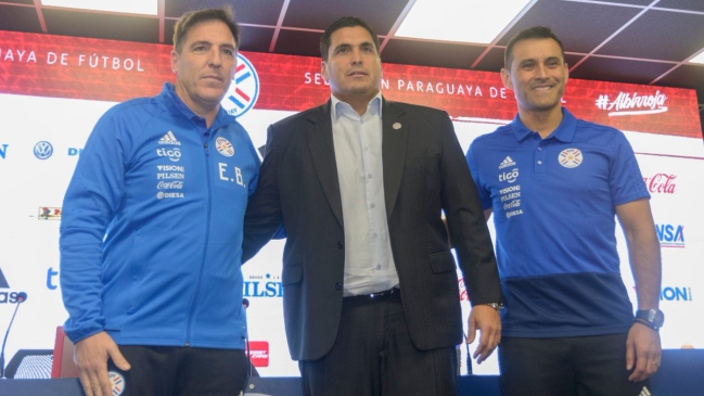Eduardo Berizzo fue presentado en Paraguay con el "compromiso total" de llegar al Mundial 2022