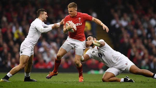 Gales remontó ante Inglaterra y dio un paso de gigante hacia el título