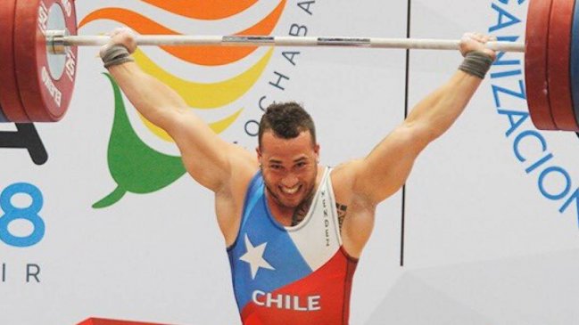 No lo para nadie: Arley Méndez se estrenó en la categoría 96 kilos y rompió récord nacional