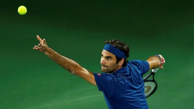 Federer necesitó tres sets para doblegar a Verdasco y pasar a cuartos en Dubai