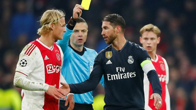 La UEFA sancionó con dos partidos a Sergio Ramos por forzar amarilla ante Ajax