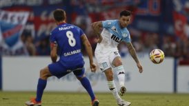 Racing de los chilenos Arias, Díaz y Mena lucha por el título de la Superliga argentina