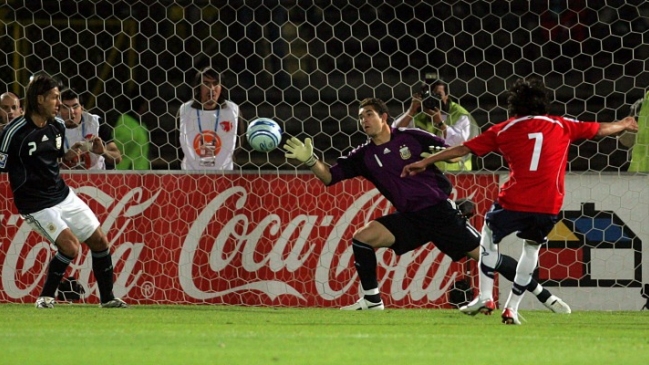 El "sello de Bielsa": Golazo de Leeds United es calcado al de Chile a Argentina en 2008
