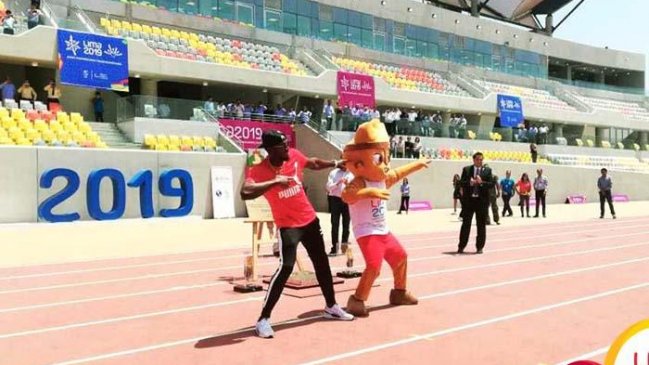 Usain Bolt estampó sus huellas en el estadio de atletismo de Lima 2019