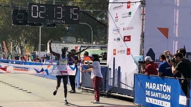 El keniata Jacob Kibet Chulyo se adjudicó el Maratón de Santiago 2019