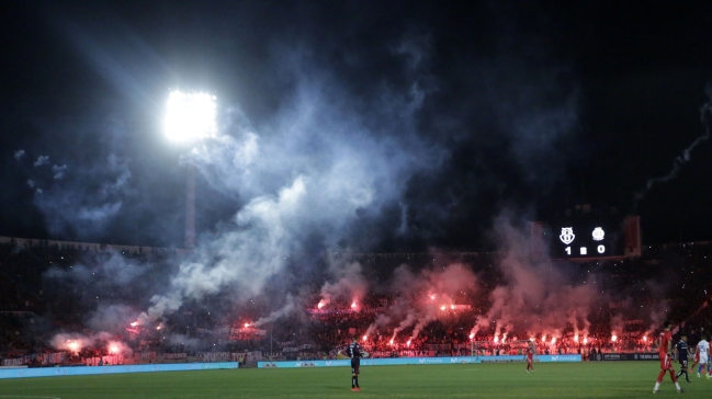 Estadio Seguro denunciará a la U por fuegos artificiales de hinchas