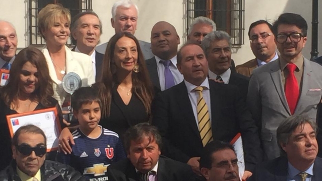 Ernesto Díaz Correa fue homenajeado en La Moneda en el Día del Locutor