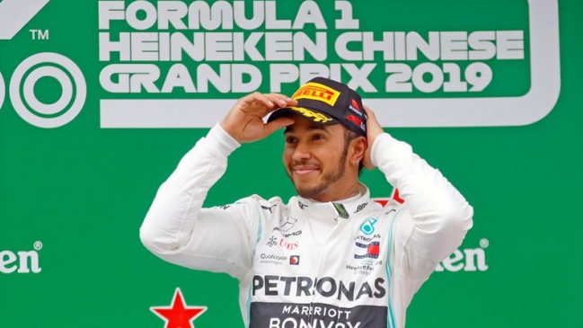 Lewis Hamilton ganó el Gran Premio de China y tomó el liderato del Mundial de la Fórmula 1