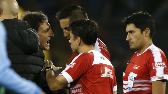 La molestia de Mario Salas: El gol de Huachipato fue fuera de tiempo
