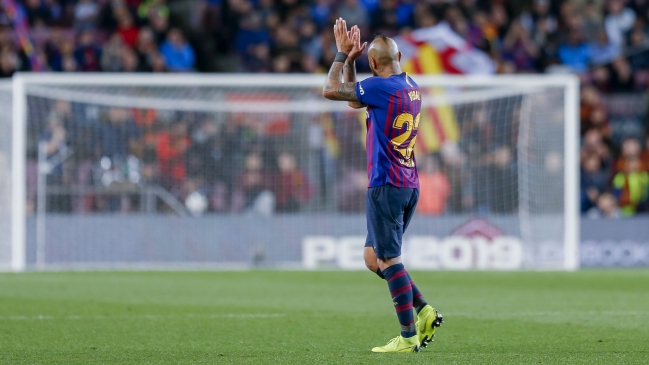 FC Barcelona estudia la ampliación del contrato del "intransferible" Arturo Vidal, según Sport