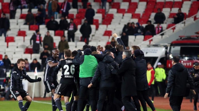 Besiktas de Medel y Enzo Roco derribó a Sivasspor y se acerca a la próxima Champions League