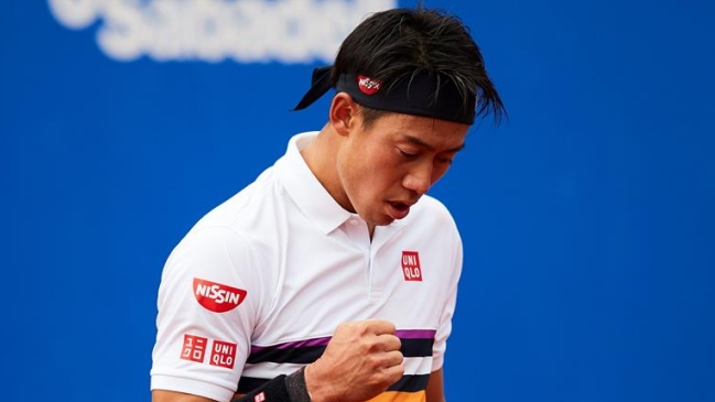 Kei Nishikori avanzó a cuartos en Barcelona y espera al ganador entre Garin y Carballés