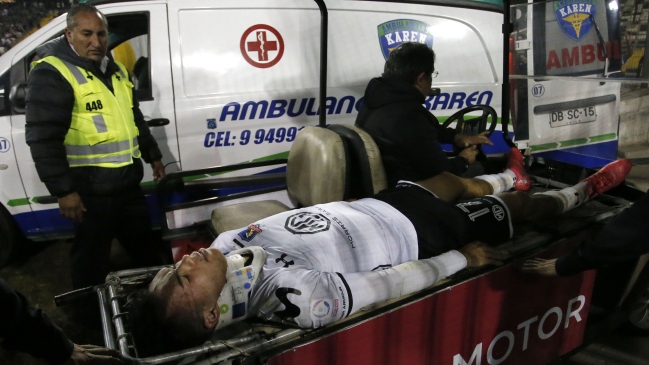 Gabriel Suazo fue retirado en ambulancia del Monumental tras sufrir patada en la cabeza