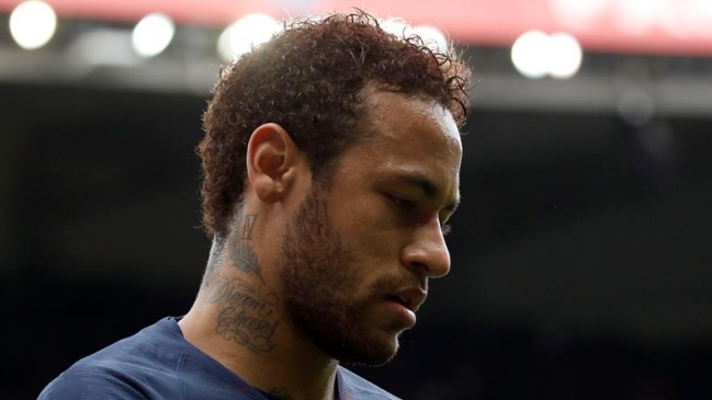 Neymar fue sancionado con tres partidos en Francia por agredir a un fanático