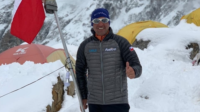 Hernán Leal es el primer chileno en llegar a la cumbre del Kanchenjunga en Nepal