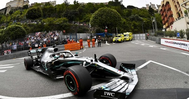 Lewis Hamilton llevó su dominio a la primera práctica en Mónaco