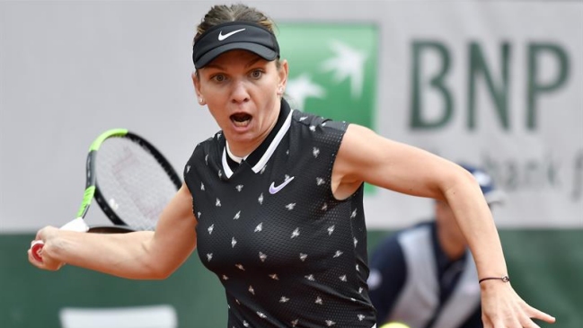 Simona Halep arrancó con una victoria la defensa de su título de Roland Garros
