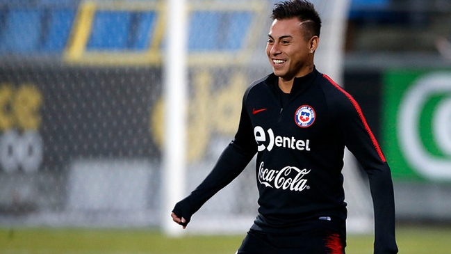 Eduardo Vargas llegó a Chile para integrarse a la selección