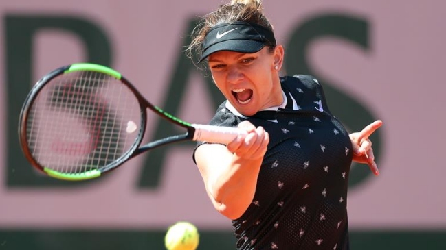 Simona Halep venció cómodamente a Lesia Tsurenko en la tercera ronda de Roland Garros
