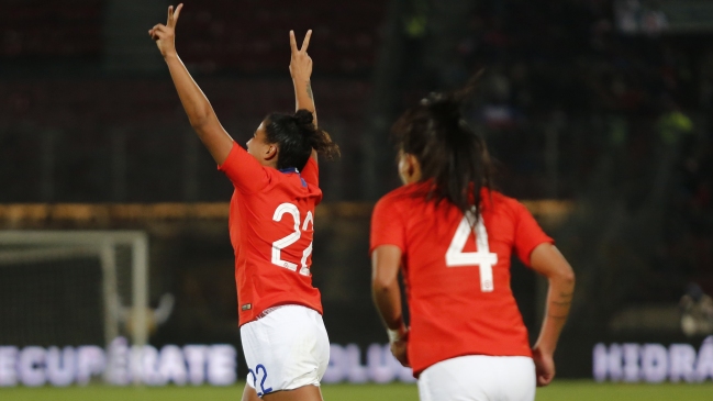 Chilenos confían más en la selección femenina que en la masculina