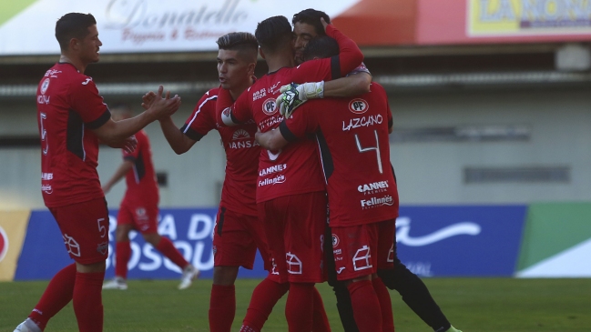 Ñublense venció a Curicó Unido en los penales y avanzó a octavos de final en Copa Chile