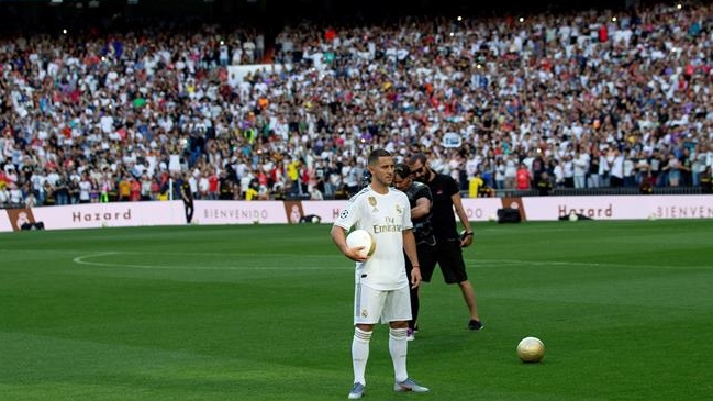 Hinchas de Real Madrid pidieron a Mbappé antes de la presentación de Eden Hazard