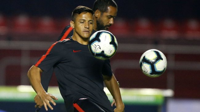 Alexis Sánchez y Nicolás Castillo entrenaron con normalidad a un día del debut de la Roja