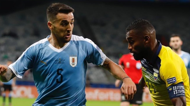 El uruguayo Matías Vecino terminó el partido ante Ecuador con molestias musculares