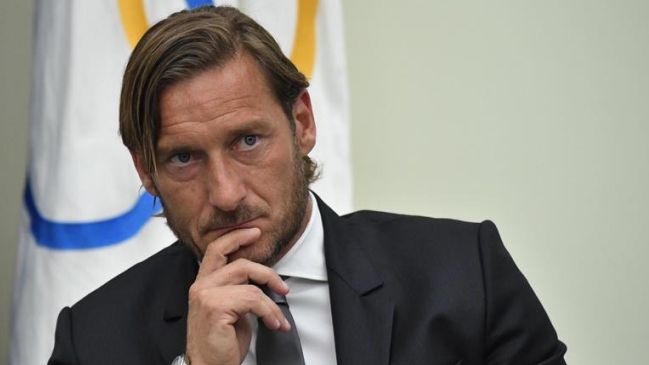 Francesco Totti dejó su cargo directivo en AS Roma y "disparó" contra sus dueños