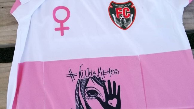 Un llamado de atención por justicia: Chimbarongo FC usó camiseta en honor a víctima de femicidio