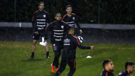 Con ausencia de titulares y una fuerte lluvia: La Roja tuvo su primera práctica pensando en Perú