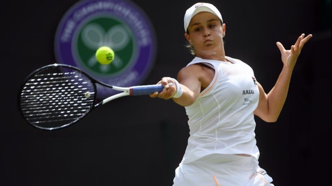 Angelique Kerber y Ashleigh Barty se abren paso en Wimbledon