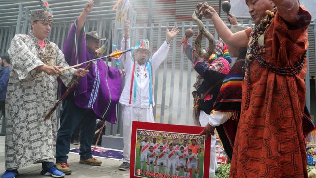 Chamanes y brujos peruanos lanzaron conjuros para que su selección derrote a Chile