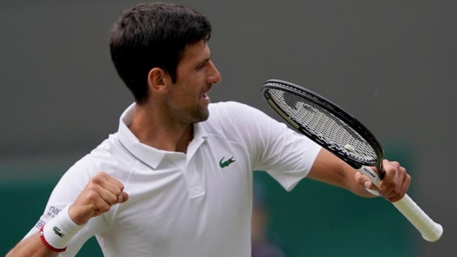 Novak Djokovic perdió su primer set antes de pasar a octavos en Wimbledon
