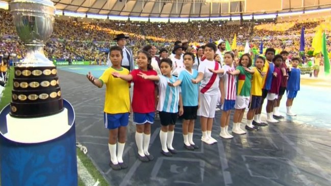Organización corrigió color de la camiseta chilena en la ceremonia de cierre de la Copa América