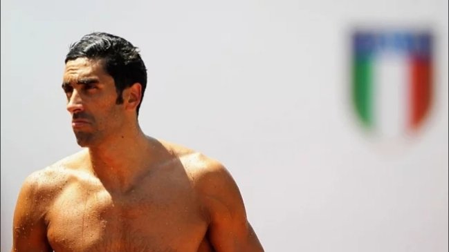 Ex campeón mundial de natación salvó a un joven de ahogarse en Cerdeña