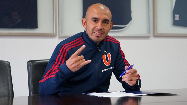 Universidad de Chile oficializó la incorporación del delantero Marcos Riquelme
