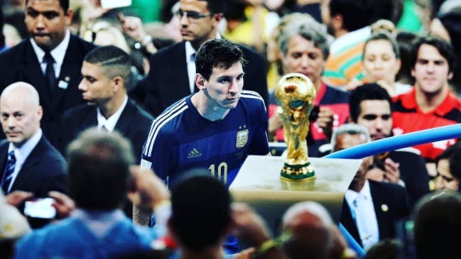 Medio argentino conmemoró un nuevo año de la foto de Messi "que nunca quisimos que existiera"
