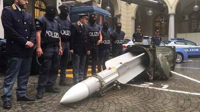 ¡Tenían un misil! Policía italiana incautó arsenal de guerra a hinchas radicales de Juventus
