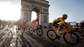 Egan Bernal hizo su entrada triunfal a París para confirmar su título en el Tour de Francia