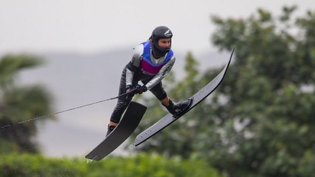 Nuevo bronce para Chile: Valentina González terminó tercera en salto de esquí náutico