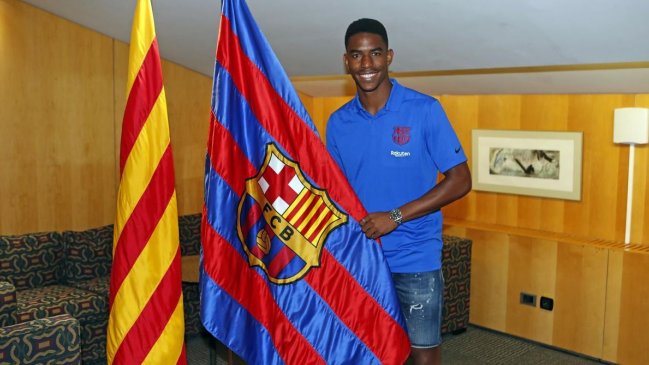 FC Barcelona oficializó el fichaje del defensa Junior Firpo