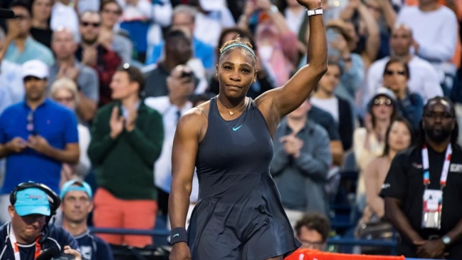 Serena Williams pasó a semifinales en Toronto tras doblegar a Naomi Osaka