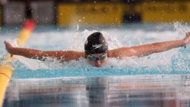 Joven nadadora de 18 años rompió récord de Chile dos veces en los 100 metros