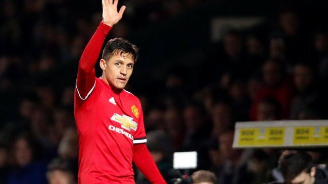 Robin van Persie: Alexis necesita ser feliz de nuevo para disfrutar el fútbol