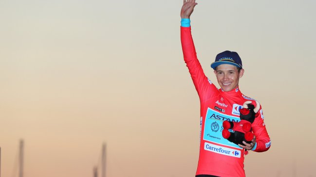 El colombiano Miguel Angel López se convirtió en el primer líder en la Vuelta a España