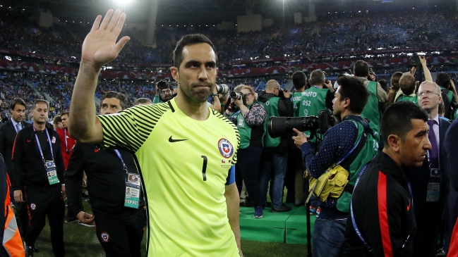 ¡Regresa el capitán! Claudio Bravo fue convocado por Reinaldo Rueda en la Roja