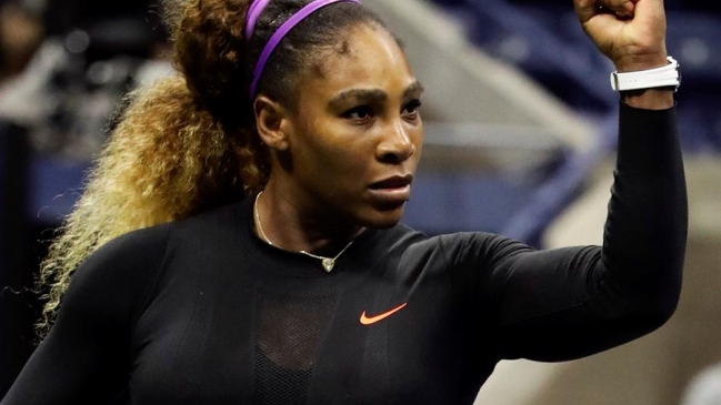 Serena Williams debió esforzarse para vencer a Caty Mcnally y seguir avanzando en el US Open