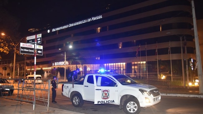 Hinchas de Cerro Porteño lanzaron petardos fuera del hotel de River Plate